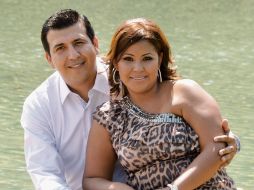 Ángel y Cristy se preparan para celebrar su boda religiosa.  /