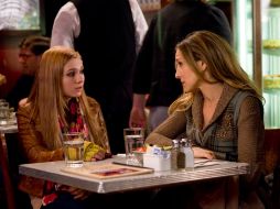 Sarah Jessica Parker (derecha) conforma el elenco multiestelar del filme Año Nuevo. ESPECIAL  /