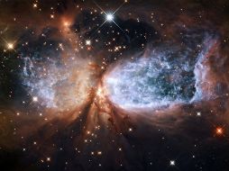 Lo único pacífico en la región de formación estelar Sh 2-106, son los colores celestiales, EFE  /