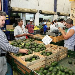 Senado ratifica TLC con Perú; PRI intenta frenarlo