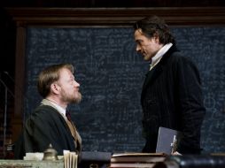 Jared Harris intrepreta al profesor James Moriarty, a la izquierda, y Robert Downey Jr., interpretando a Sherlock Holmes. AP  /