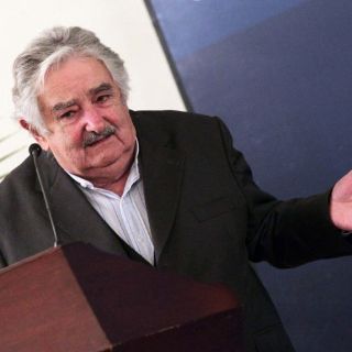 Mujica niega presión argentina para frenar entrada de buques ingleses