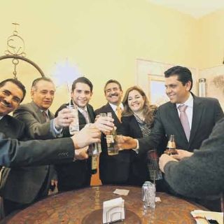 Aprueban presupuesto 2012 tras acordar con Ejecutivo reasignar mil 500 MDP