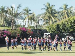 Aspecto de una de las prácticas en los últimos días de Chivas en Manzanillo. ESPECIAL  /