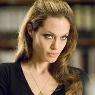 Angelina Jolie fue internada de emergencia