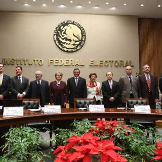 Peña Nieto celebra designación de consejeros del IFE
