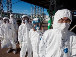 El primer ministro japonés, Yoshihiko Noda agradeció a quienes han trabajado en limpiar los reactores con actos heroicos. AP  /