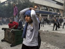 La violencia regresa a las calles de El Cairo, los distrubios recientes han dejado decenas de heridos. AP  /