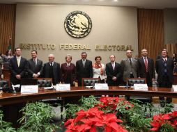 Los miembros del Consejo Electoral del IFE, quienes acudieron a la toma de protesta de los tres consejeros designados. NTX  /