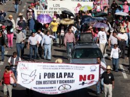 En los último días, normalistas y padres de familia han realizado varias marchas en repudio del asesinato de los jóvenes. NTX  /