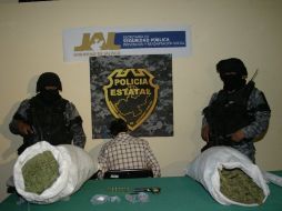 El hombre cargaba 12 kilos 200 gramos de mariguana, así como 32.5 gramos de cocaína y 39 gramos de heroína.  /