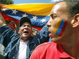 Bajo el lema 'No a la conspiración, no al espionaje de funcionarios consulares', refugiados venezolanos protestaron hoy. ARCHIVO  /