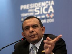 El presidente hondureño Porfirio Lobo recibió hoy la Presidencia del Sica en El Salvador. AFP  /