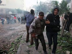 Enfrentamientos entre militares y manifestantes en Egipto dejaron hoy al menos dos muertos y más de 220 heridos. EFE  /