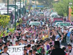 Dos mil personas salen a las calles de Chilpancingo en protesta por el asesinato de dos estudiantes normalistas. EL UNIVERSAL  /