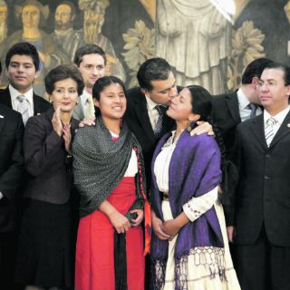 Lujambio entrega reconocimientos