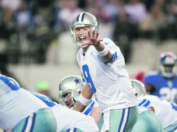 Tony Romo deberá estar más concentrado que nunca en los tres partidos que le restan. GETTY IMAGES SPORT  /