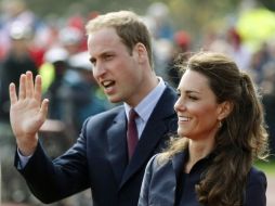 La relación de la pareja fue confirmada cuando los fotógrafos cazaron a Guillermo y Catalina esquiando en Kosters en 2004. AP  /