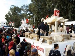 En Sidi Bouzid, decenas de miles de personas se congregaron en un ambiente festivo en la plaza central. REUTERS  /