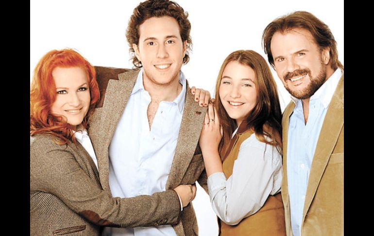 El dueto Pimpinela acompañado de sus hijos. EL UNIVERSAL  /