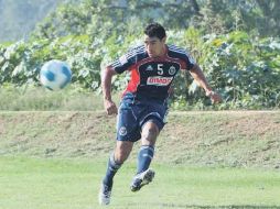 Patricio ''Pato'' Araujo fue de los jugadores rojiblancos que arrancaron en el primer tiempo. CORTESÍA CLUB GUADALAJARA  /