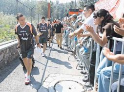 Los jugadores rojinegros reconocieron que no esperaban tal recibimiento a su regreso a Guadalajara.  /