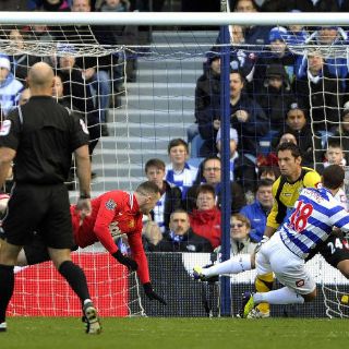 Rooney lanza al ManU hacia el liderato