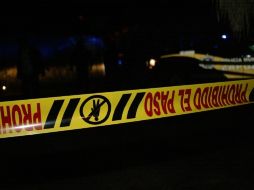 Tanto policías como técnicos de emergencias atendieron a cuatro hombres heridos a balazos. ARCHIVO  /