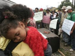 Hay alrededor de un millón de niños estadounidenses por nacimiento con padres deportados. ARCHIVO  /
