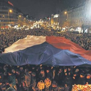 Muere el líder de la ''Revolución de Terciopelo''