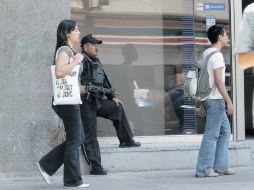 Mientras en 2007 se registraron cinco asaltos bancarios, en el presente año suman 105 atracos. ARCHIVO  /