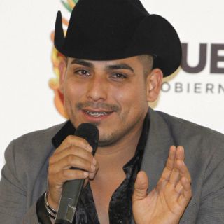 Rechaza Espinoza Paz que tenga algo más que amistad con Lucero
