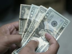 El precio mínimo de la moneda estadounidense fue de 12.50 pesos en bancos de Mérida. ARCHIVO  /