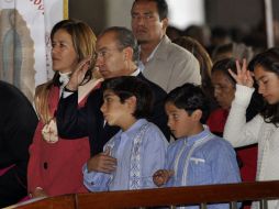 El Presidente Felipe Calderón, su esposa Margarita Zavala y sus hijos, durante la misa en la Basílica de Guadalupe. NTX  /