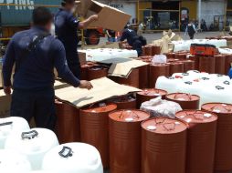 Autoridades incautaron 480 tambos con más de 99 mil 700 kilogramos de monometilamina.  /