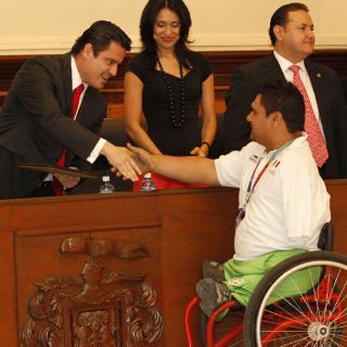 Los mejores deportistas de Jalisco reciben medallas y becas