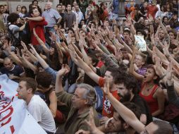 Las protestas jueveniles por desempleo le cuestan a la UE dos mil millones de euros por semana.  /