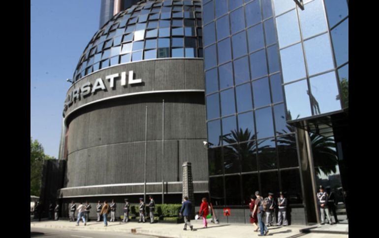 En ese período de la jornada se negociaron 14.8 millones de títulos por los que se pagaron 332.2 millones de pesos.  /