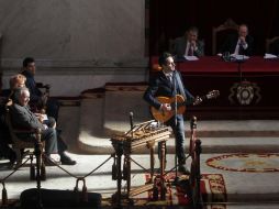 El cantante y compositor uruguayo Jorge Drexler colaboró hoy en la presentación pública del tomo de 'Fonética y fonología'. EFE  /