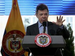 El presidente Juan Manuel Santos durante la firma del decreto que reglamenta la Ley de Víctimas y Restitución de Tierras. EFE  /