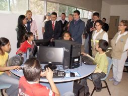 Ponen a disposición de la sociedad 36 computadoras con internet de alta velocidad. ESPECIAL  /