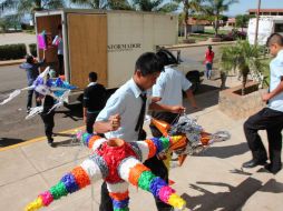 Las casas hogar expresaron su gratitud al recibir las piñatas.  /