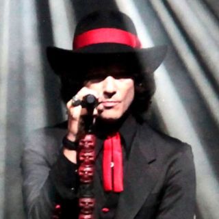 Bunbury tiende lazos con la música latina