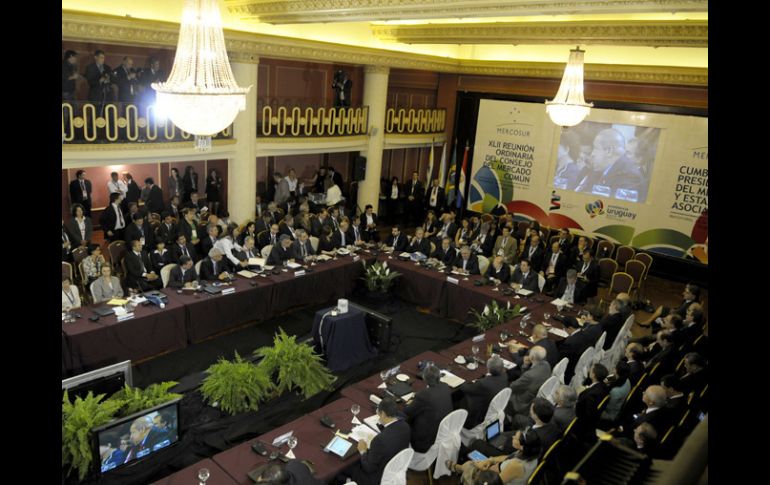 Los presidentes de los países del Mercosur firmaron este martes el Protocolo de Montevideo. AP  /