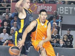 Es casi un hecho que Gustavo Ayón se unirá a Nueva Orleáns para la temporada de NBA que inicia el domingo. ESPECIAL  /