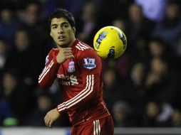 Luis Suárez no acepta la sanción de la FA y apelará. REUTERS  /