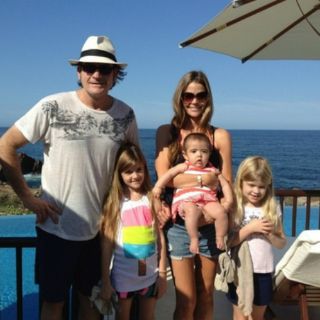 Vacaciona Charlie Sheen con su familia en Riviera Nayarit