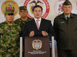 El ministro colombiano de Defensa, Juan Carlos Pinzón, lanzó hoy la campaña 'Ríos de Luz', que promueve la desmovilización. ARCHIVO  /