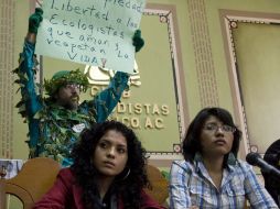 Victoria Bautista y Coral Rojas, hijas de los desaparecidos Marcial Bautista y Eva Alarcón  piden liberación de sus padres. NTX  /