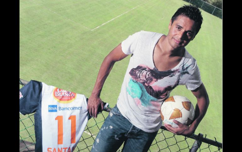 Sergio Santana es un viejo conocido de la afición de Guadalajara, pues jugó con la playera rojiblanca. MEXSPORT  /